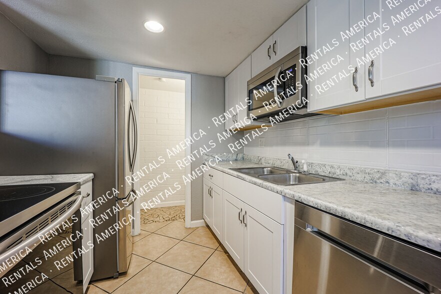 Building Photo - 6053 N 79th St