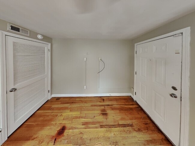Building Photo - Lantern Square Apartments-B5