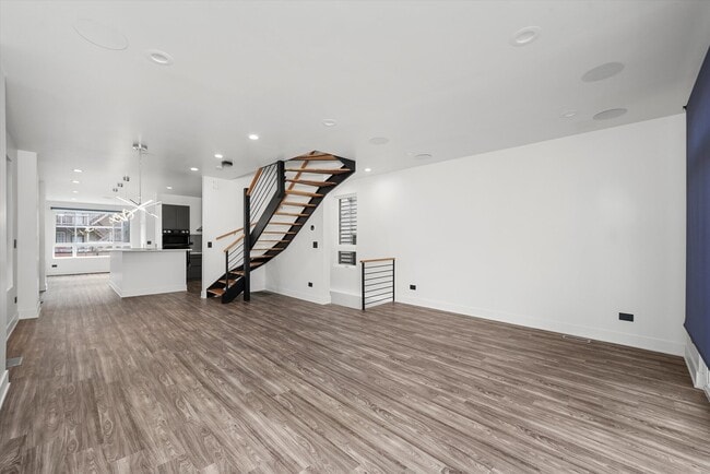 Building Photo - 2915 W Lyndale St