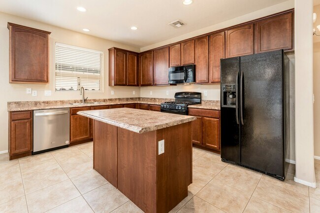 Building Photo - 17525 W Larkspur Dr