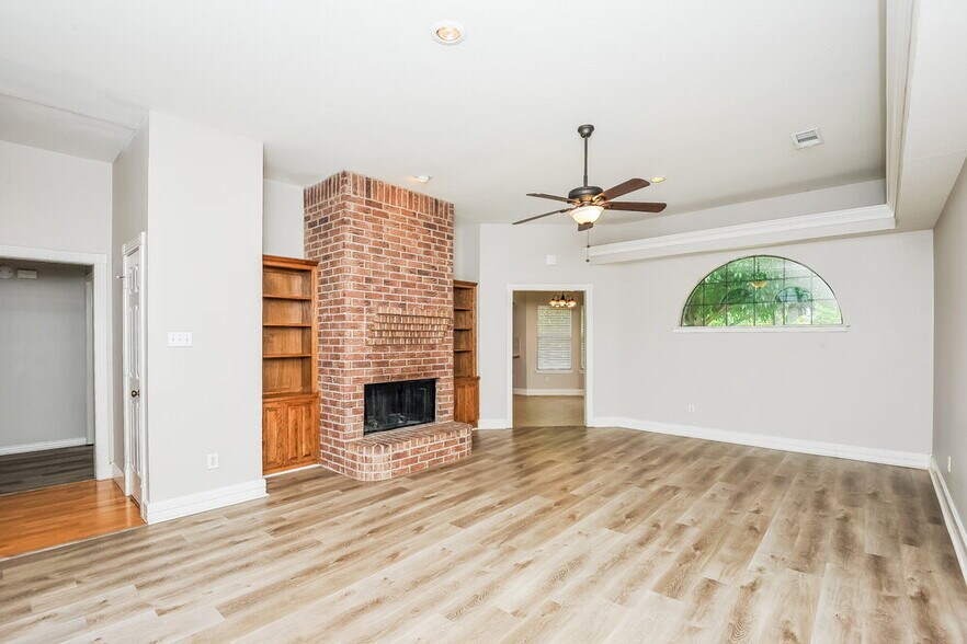 Building Photo - 752 Bryan Dr