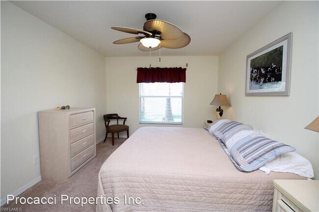 Building Photo - 273 Robin Hood Cir
