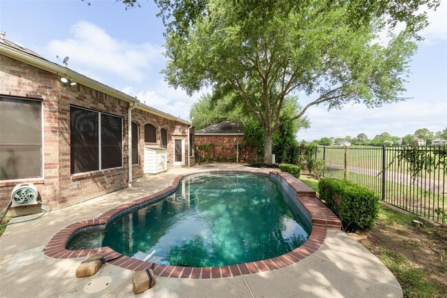Building Photo - 2111 Blue Water Bay Dr