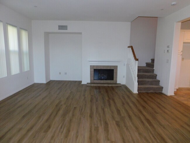 Building Photo - 3351 Via Mereno