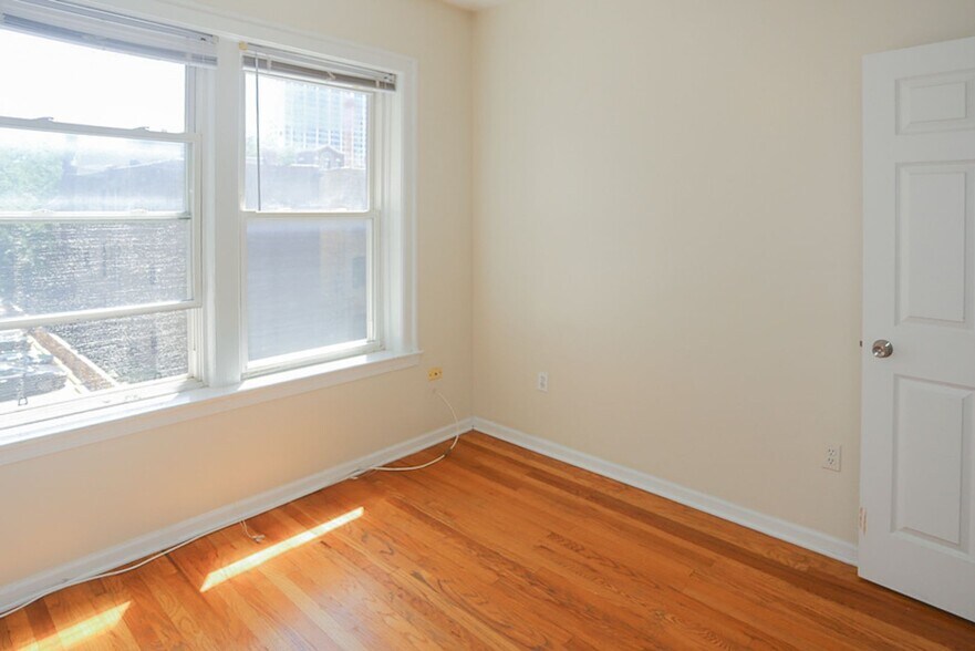 Building Photo - 3915 N Pine Grove Ave