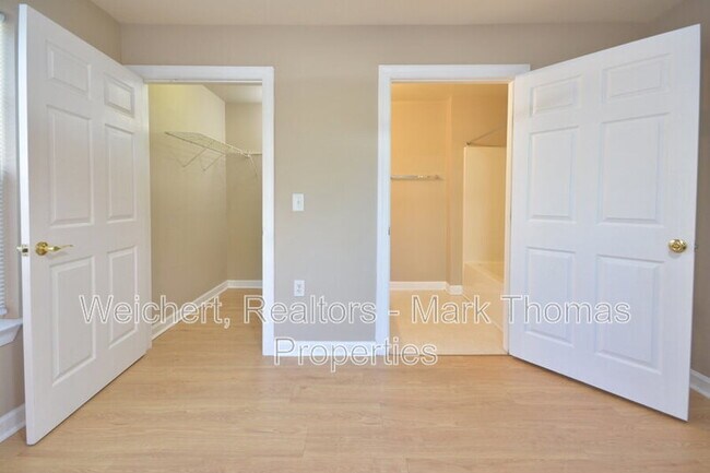 Building Photo - 929 Morreene Rd