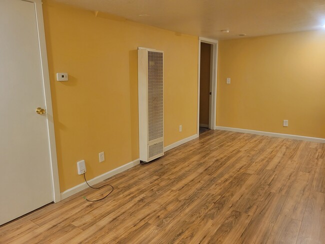 Building Photo - 511 Eddy Ave