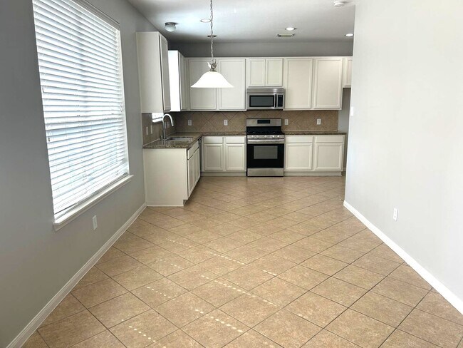 Building Photo - 25207 Diamond Ranch Dr