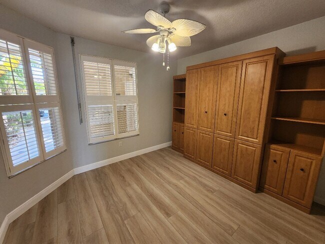 Building Photo - Bouchelle Island 2 Bedroom 2 Bath Condo