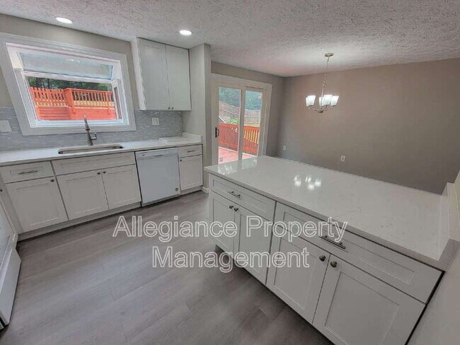 Building Photo - 7598 Springfield Hills Dr