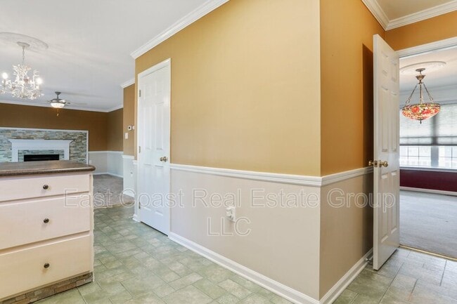 Building Photo - 77 Grassy Meadow Rd