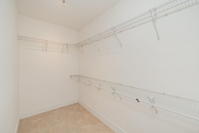 Building Photo - 133 Alicia Dr