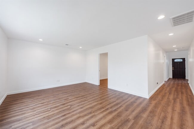 Building Photo - 11703 N Perry Ave