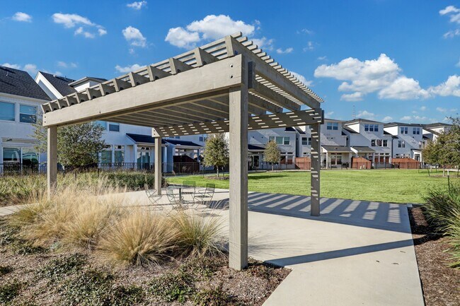 Building Photo - 3105 Somerset Levens Ln