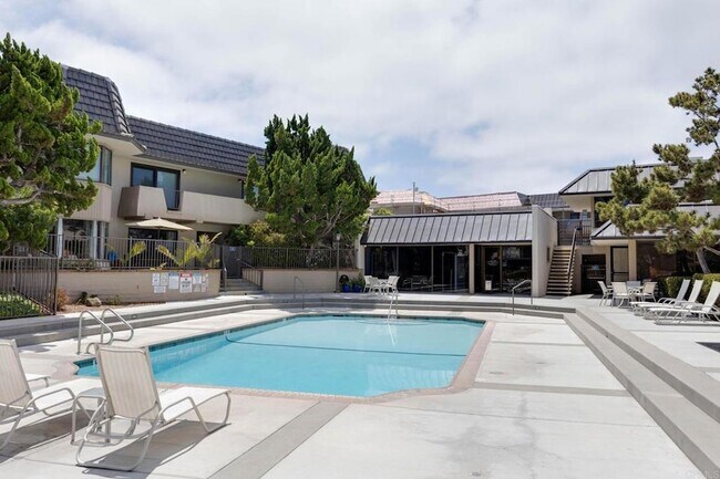 Building Photo - 806 S Sierra Ave