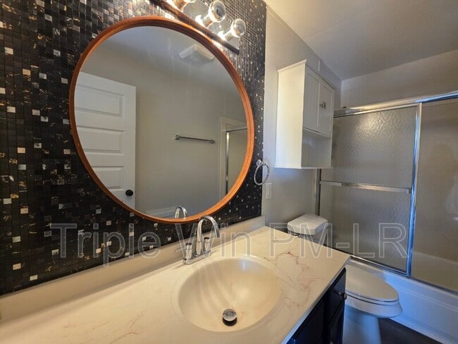 Building Photo - 16 Hum Rd