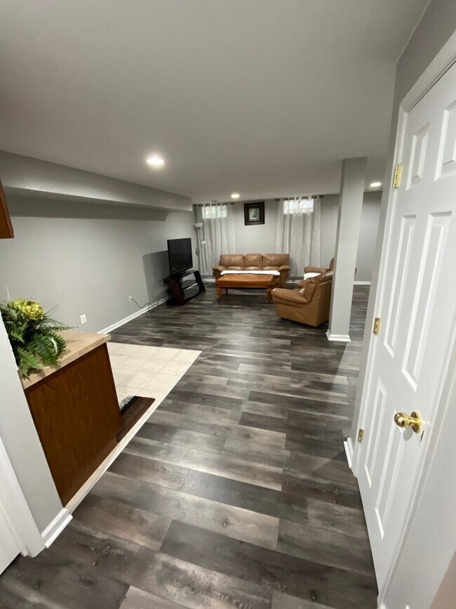 Building Photo - 415 Baish Dr SE