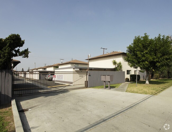 Primary Photo - 3541-3545 Big Dalton Ave