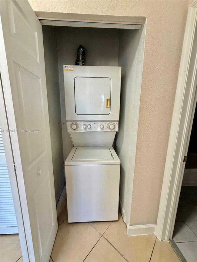 Building Photo - 2665 NE 4th St