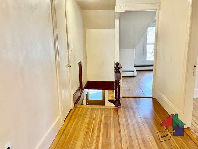 Building Photo - 225 Elm St