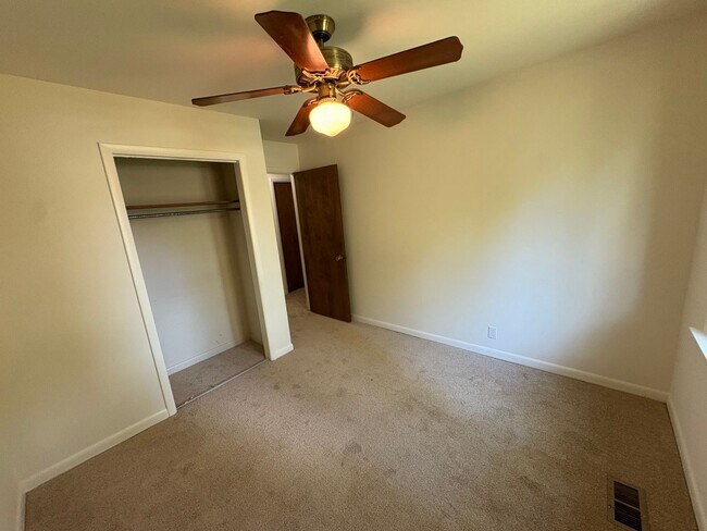 Building Photo - 6808 River Ridge Dr