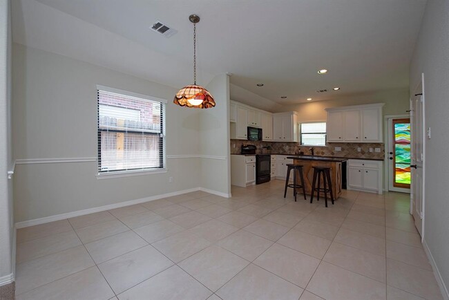 Building Photo - 119 Golfview Ct