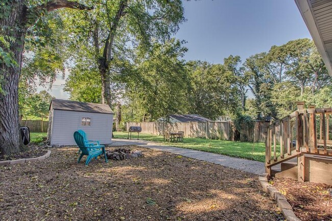 Building Photo - Cute home in Easy Nash w/fenced in yard