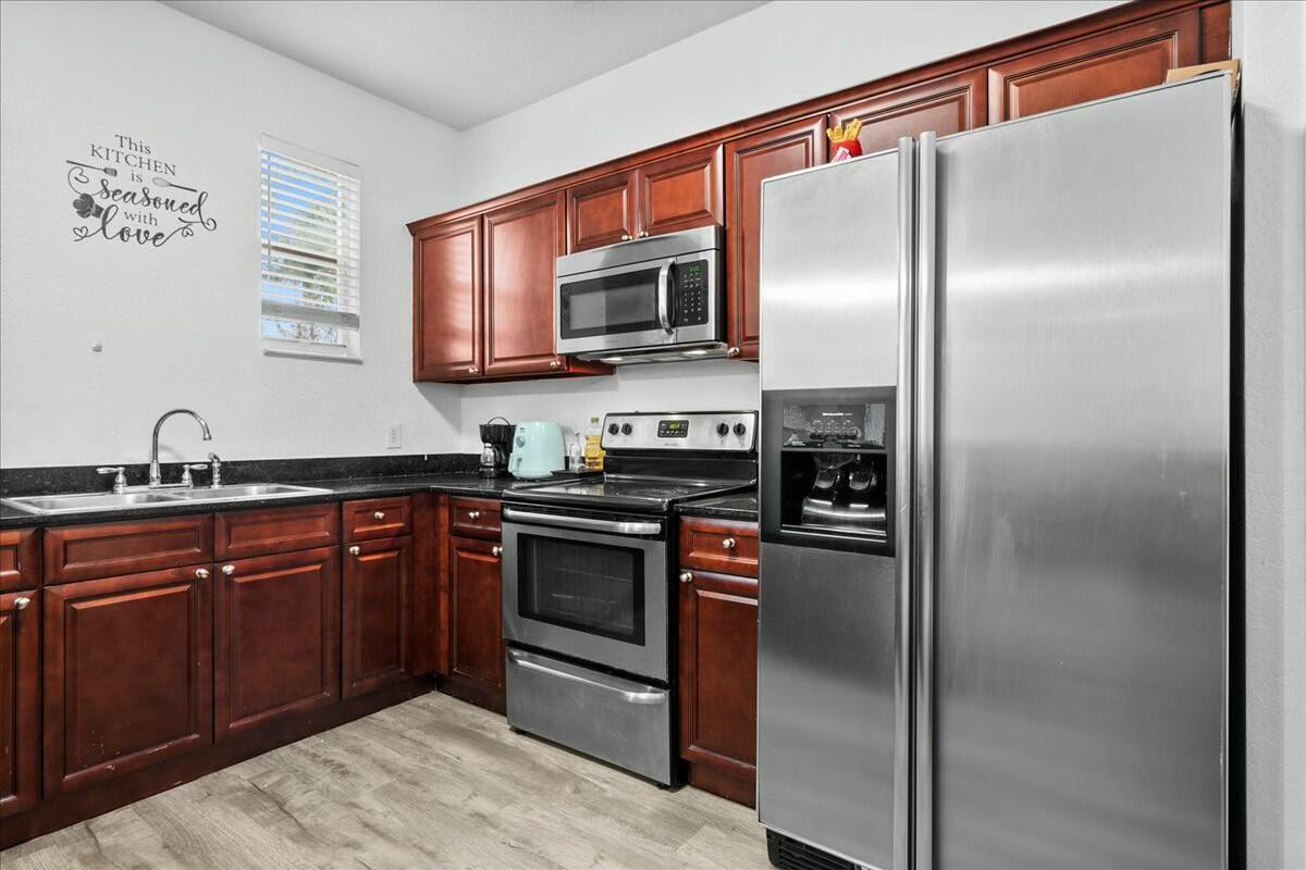 Building Photo - 1109 Shoma Dr