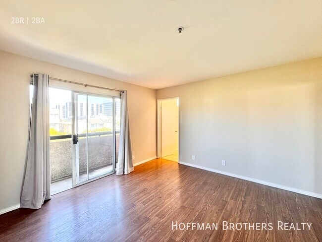 Building Photo - 8724 Burton Way