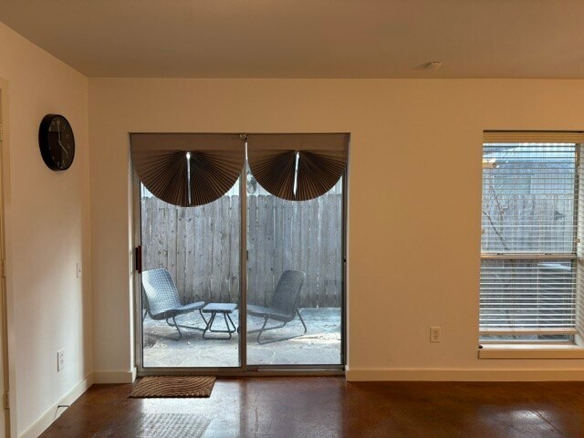 Building Photo - 2918 Commerce St