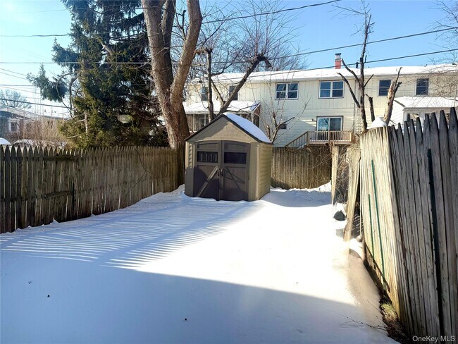 Building Photo - 205 Everett Pl