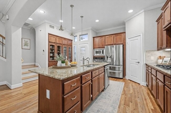 Building Photo - 584 Bomar St