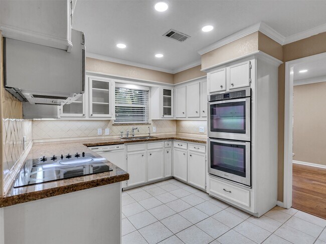 Building Photo - 6702 Moccasin Bend Dr