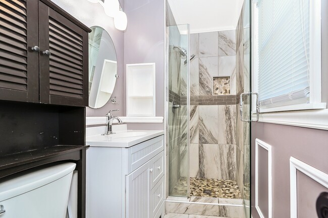 Building Photo - 1510 Crescent Dr