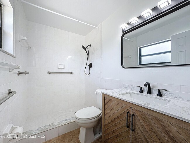 Building Photo - 205 Bimini Dr