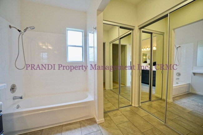 Building Photo - Modern Ground Floor Condo with 2 Car Garage!