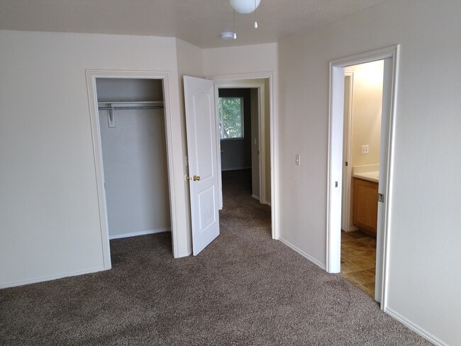 Building Photo - 334 S 400 E