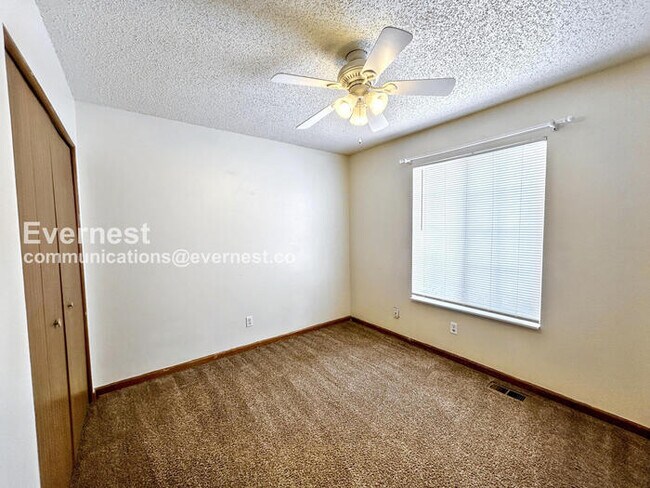 Building Photo - 615 Seawell Dr