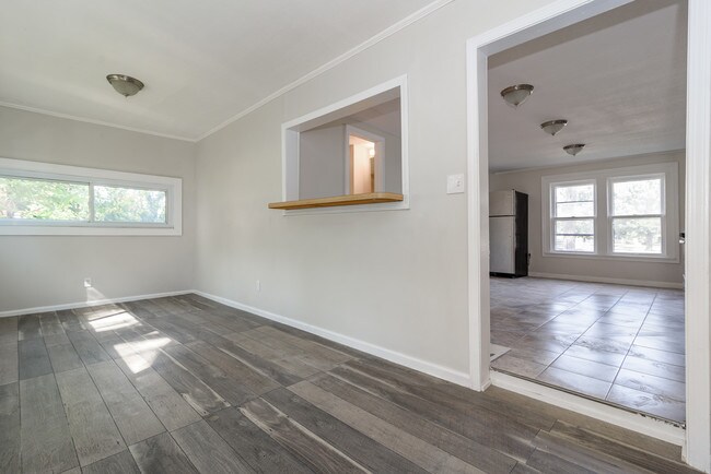 Building Photo - 472 Babbitt Rd