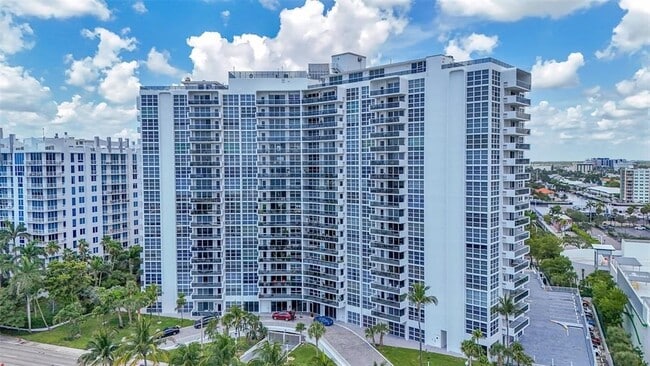 Building Photo - 2841 N Ocean Blvd