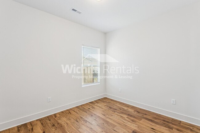 Building Photo - 1861-1861 S Hickory Creek Ct