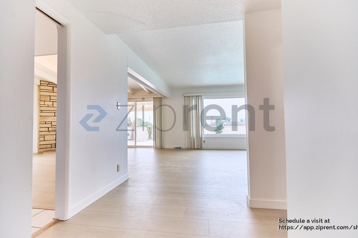 Building Photo - 630 La Presa Dr