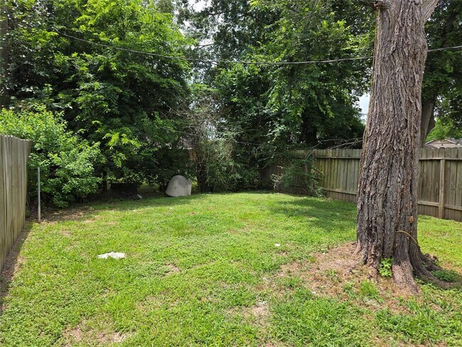 Building Photo - 5526 Farley Dr