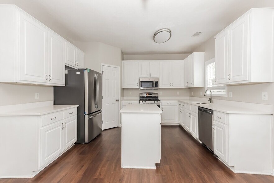 Building Photo - 5000 Dockside Dr