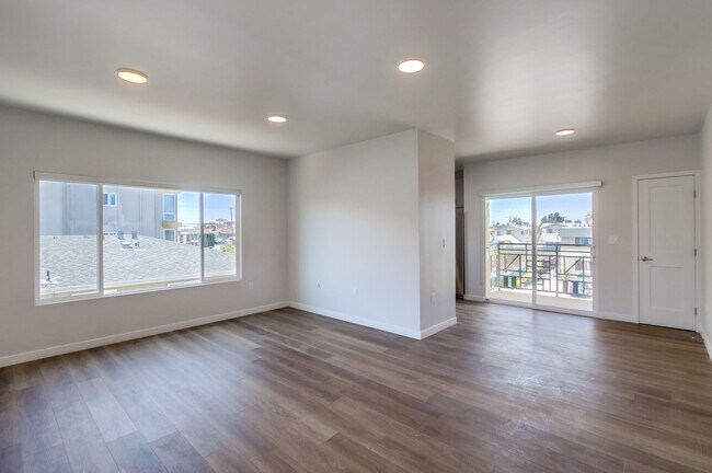 Building Photo - 4135 Illinois Street Apartments