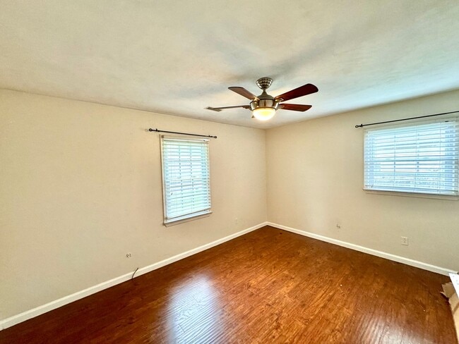Building Photo - Quaint 3 bedroom/2 bath home