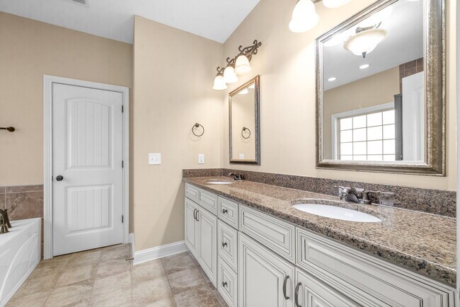 Building Photo - 3176 Porter Hills Dr
