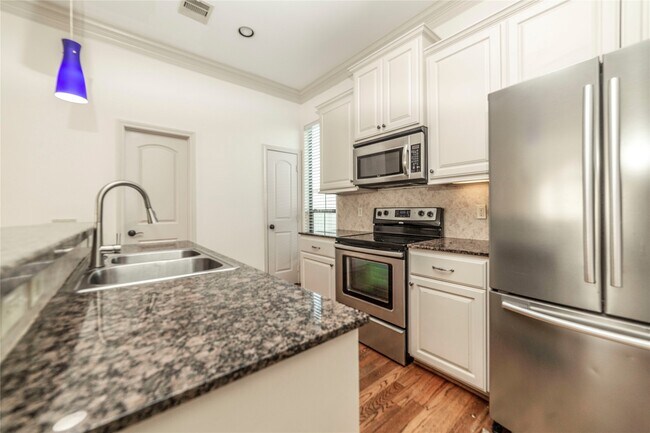Building Photo - 3123 Fairdale Oaks E