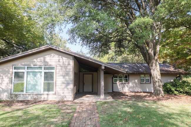 Building Photo - Charming 3 Bedroom with New Renovations in Clemson, SC!