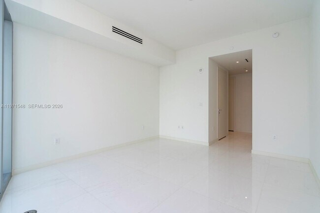 Building Photo - 300 Biscayne Blvd Way